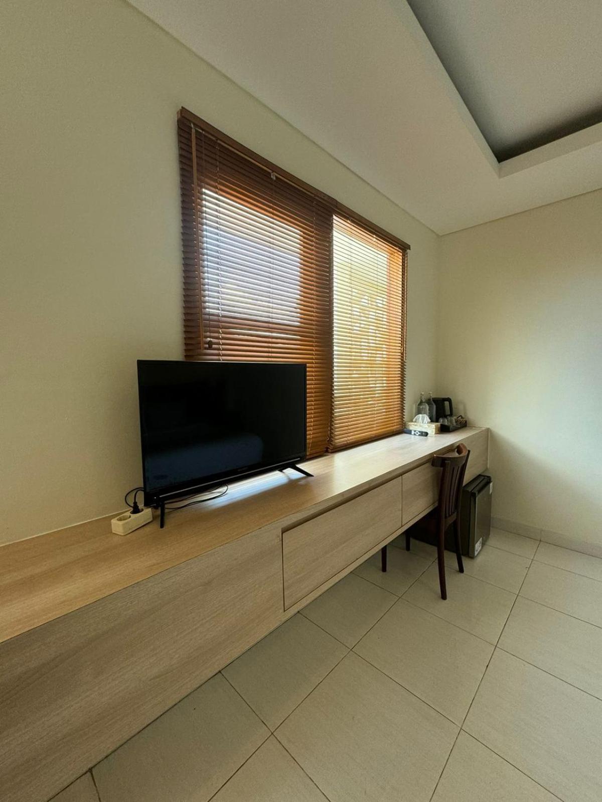 Srikrisna Hotel Семиняк Екстериор снимка