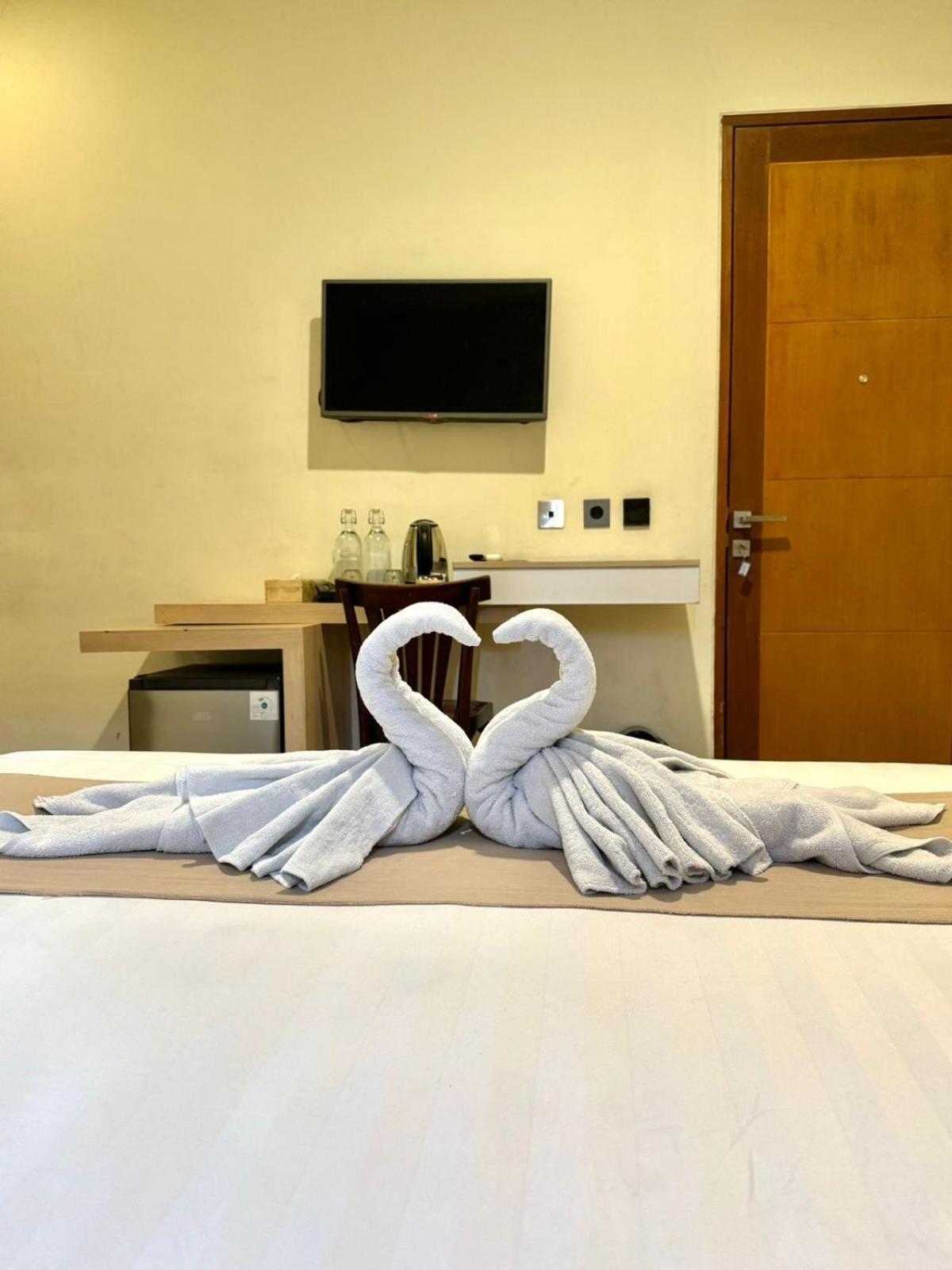 Srikrisna Hotel Семиняк Екстериор снимка